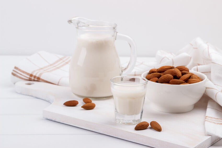 Conseil de Bastien : ma recette de lait d’amande à l’extracteur