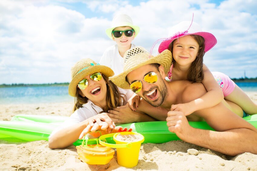 Conseil de Bastien : Le kit de survie de la famille à la plage
